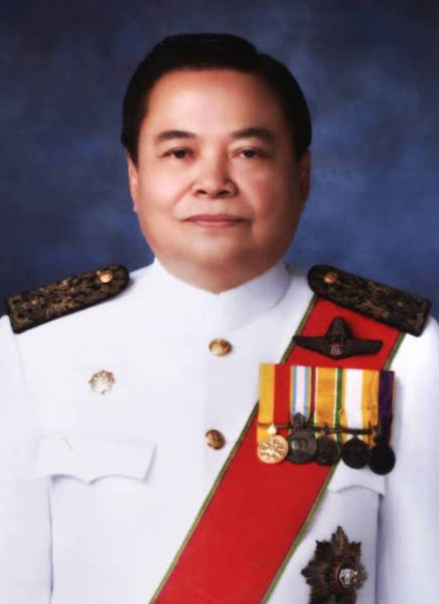 นายประสบ บุษราคัม